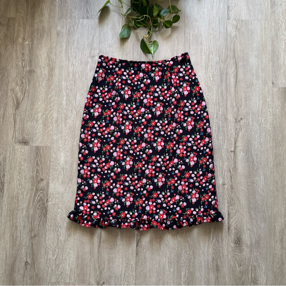 VTG 90’s Knee Length Daisy Print Skirt tear off tag